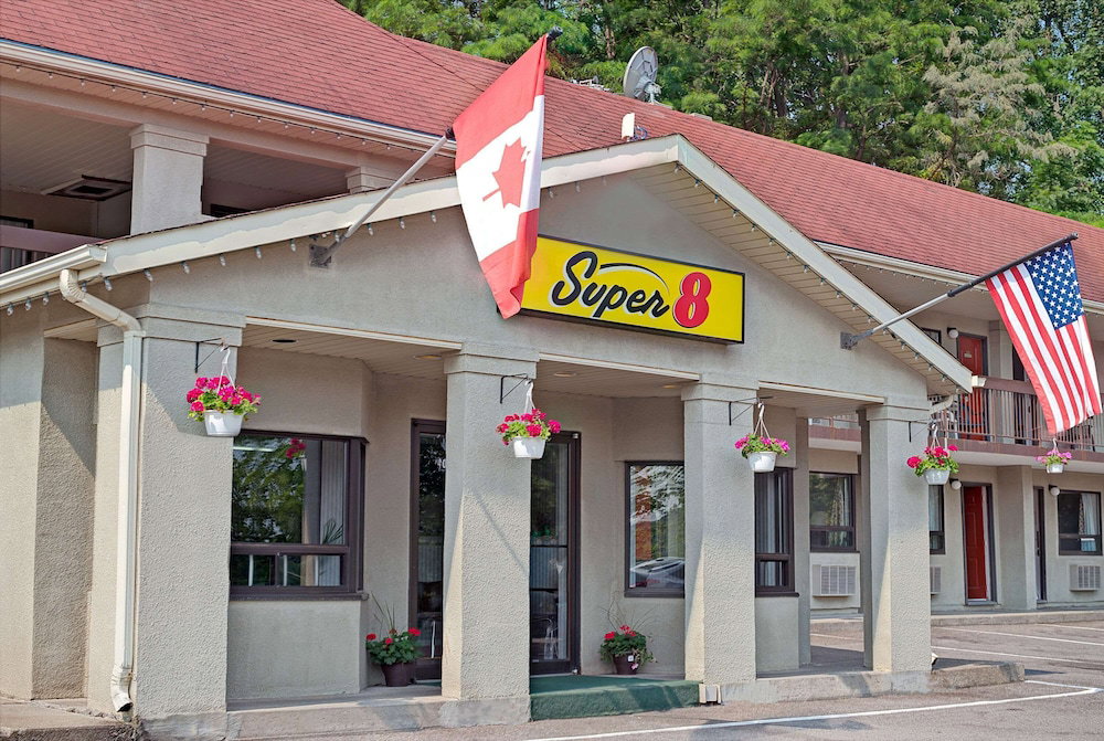 Hotel Super 8 By Wyndham Niagara Falls North