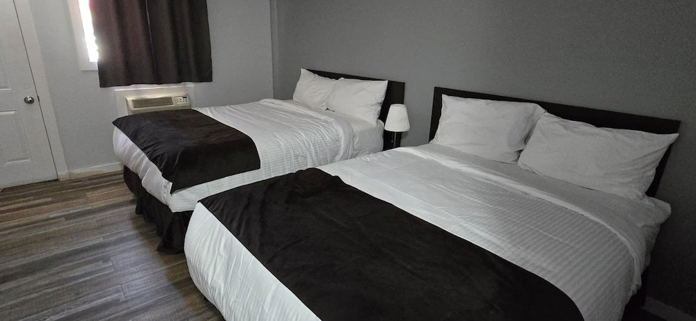 Hotel Roblin Motor In
