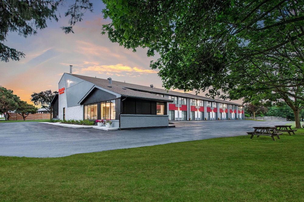 Hotel Ramada By Wyndham Kingston