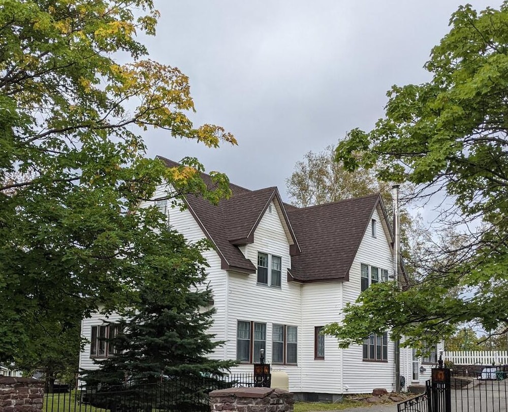 Hotel Hill Road Manor Bed & Breakfast