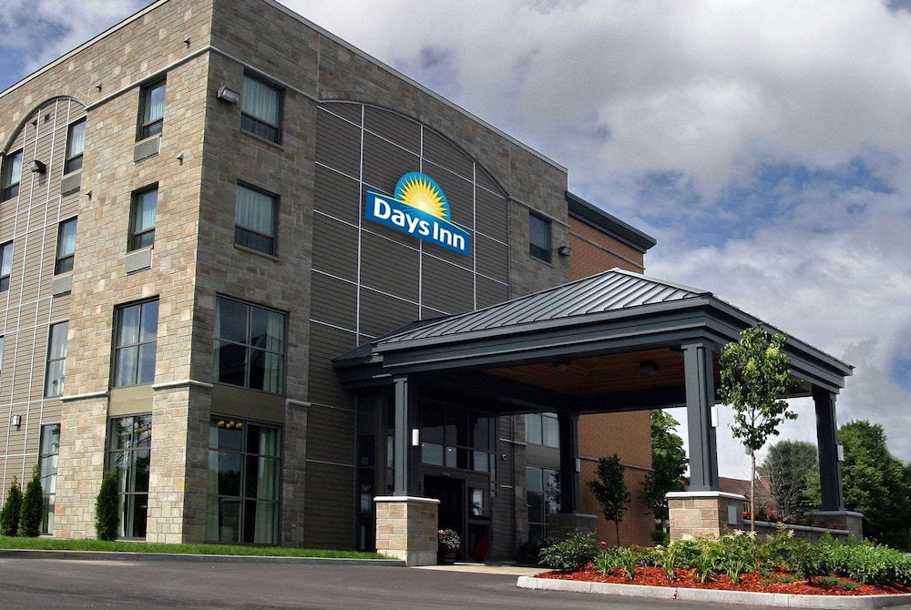 Hotel Days Inn By Wyndham Levis