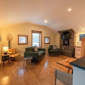 Hotel Downtown Whitehorse - Treehouse cazare Whitehorse
