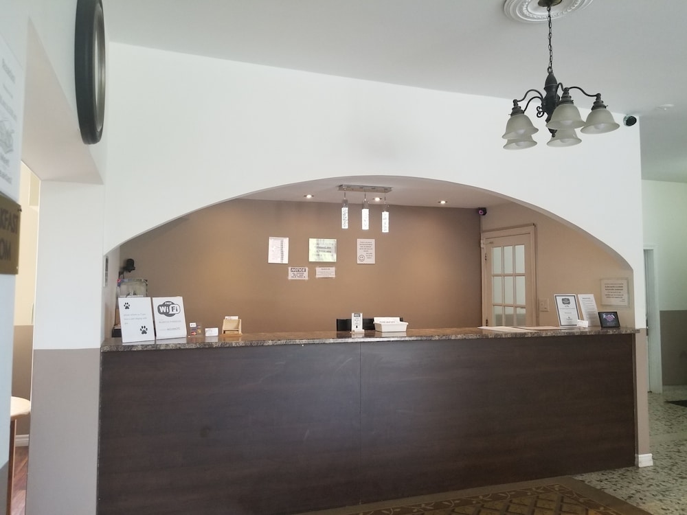 Hotel Belmont Inn