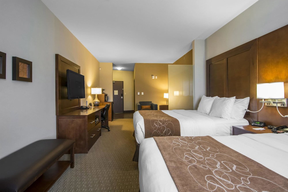 Hotel Comfort Suites Saskatoon