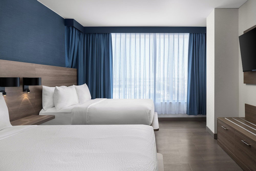 Hotel Holiday Inn Express Montreal Airport - St-Laurent By Ihg