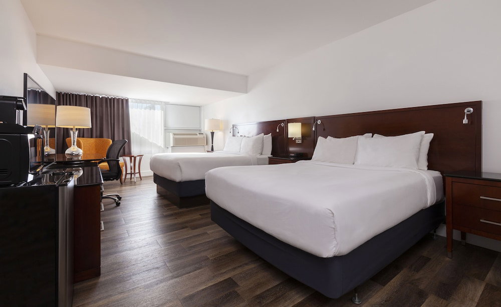 Hotel Strata Hotel