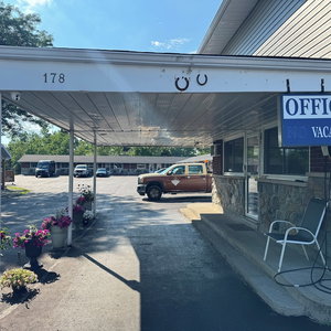 Hotel Roger's Motel cazare Smiths Falls