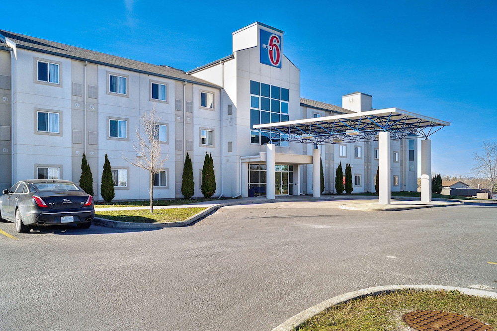 Hotel Motel 6 Peterborough, On