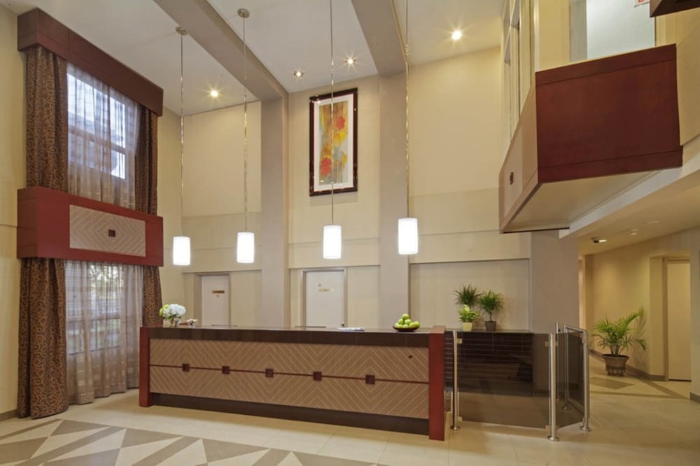 Hotel Travelodge By Wyndham Oshawa Whitby