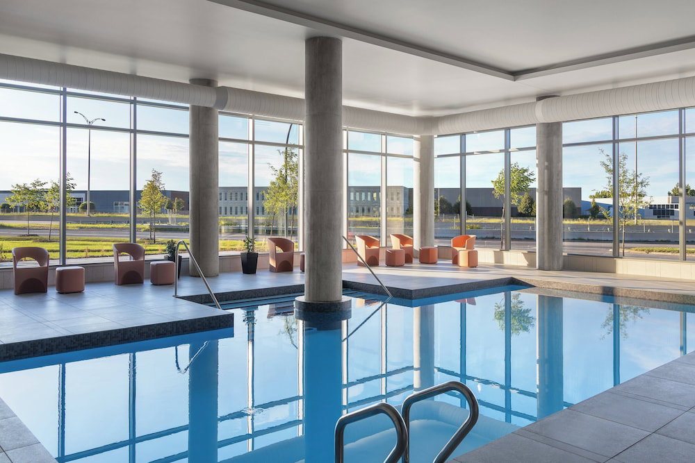 Hotel Staybridge Suites Montréal Airport - St-Laurent By Ihg