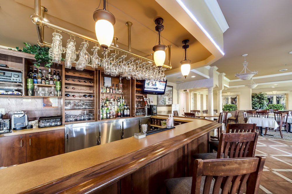 Hotel Monte Carlo Inn - Brampton Suites