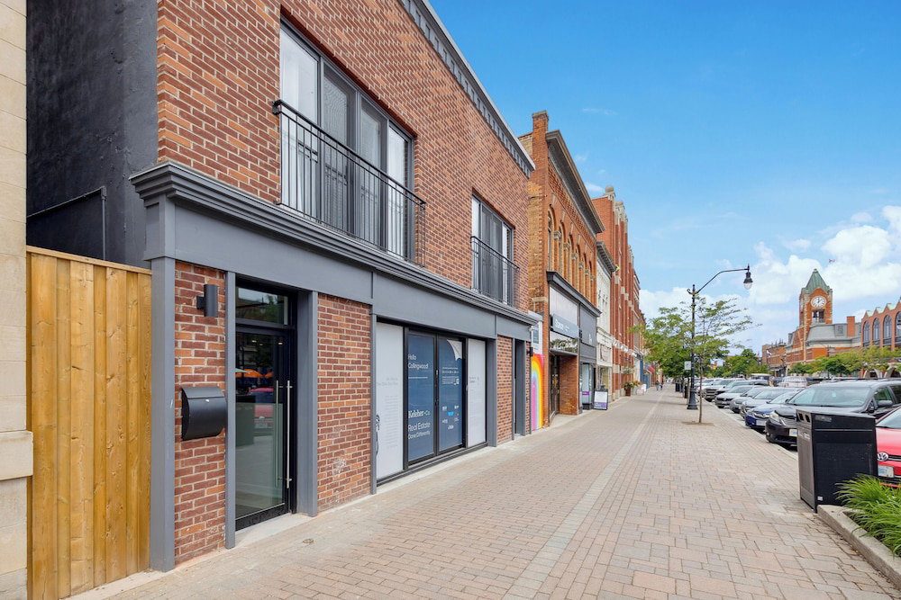 Hotel Downtown Collingwood Condos