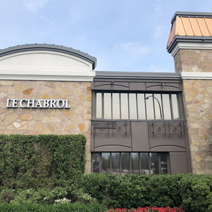Hotel Le Chabrol Hotel & Suites cazare Notre-Dame-de-Grace