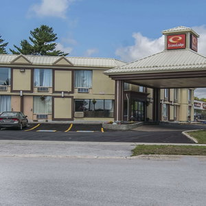Hotel Econo Lodge Orillia cazare Orillia