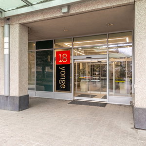 Hotel Yonge Street Downtown Toronto Condos cazare Bay Street Corridor