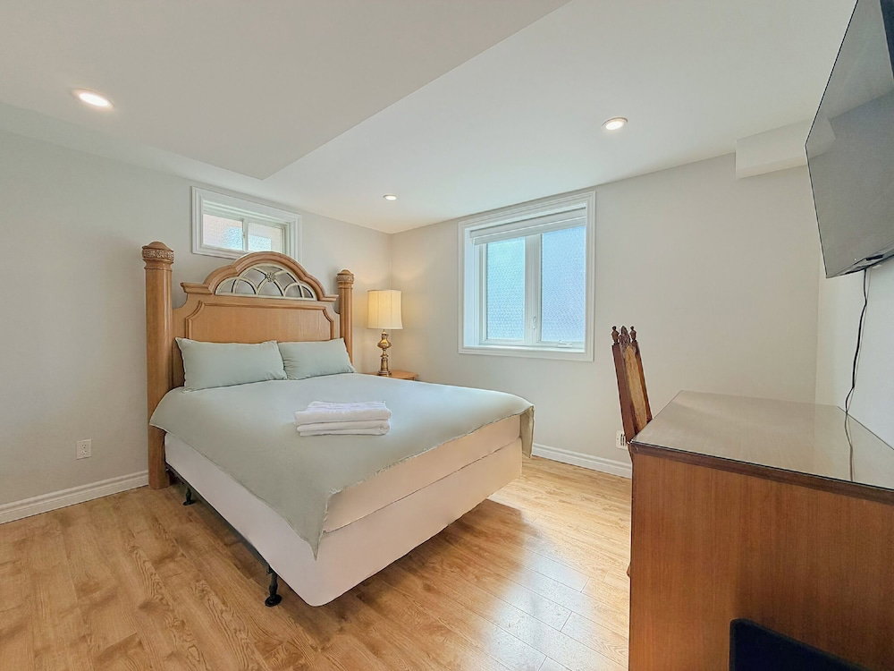 Hotel Cozy Rooms In Bright Walkout Suite - Newly Renovated 2026