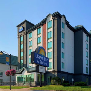 Hotel Days Inn & Suites By Wyndham Niagara Falls Centre St. By The Falls cazare Niagara Falls