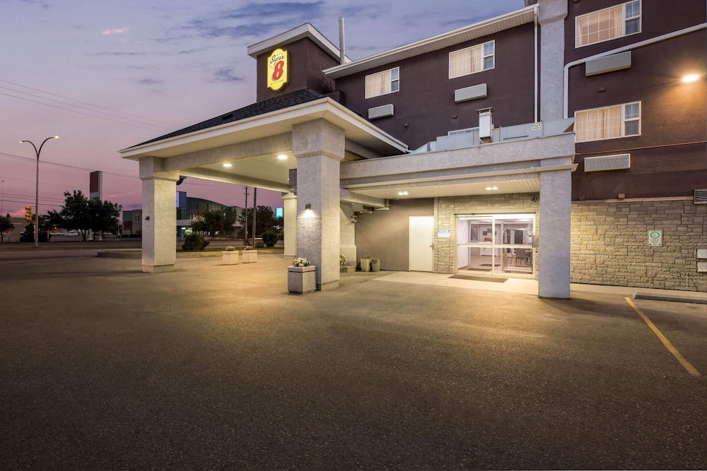 Hotel Super 8 By Wyndham Saskatoon Near Saskatoon Airport