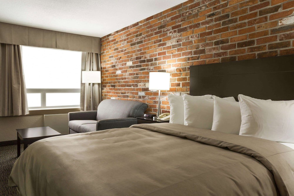 Hotel Super 8 By Wyndham Timmins On