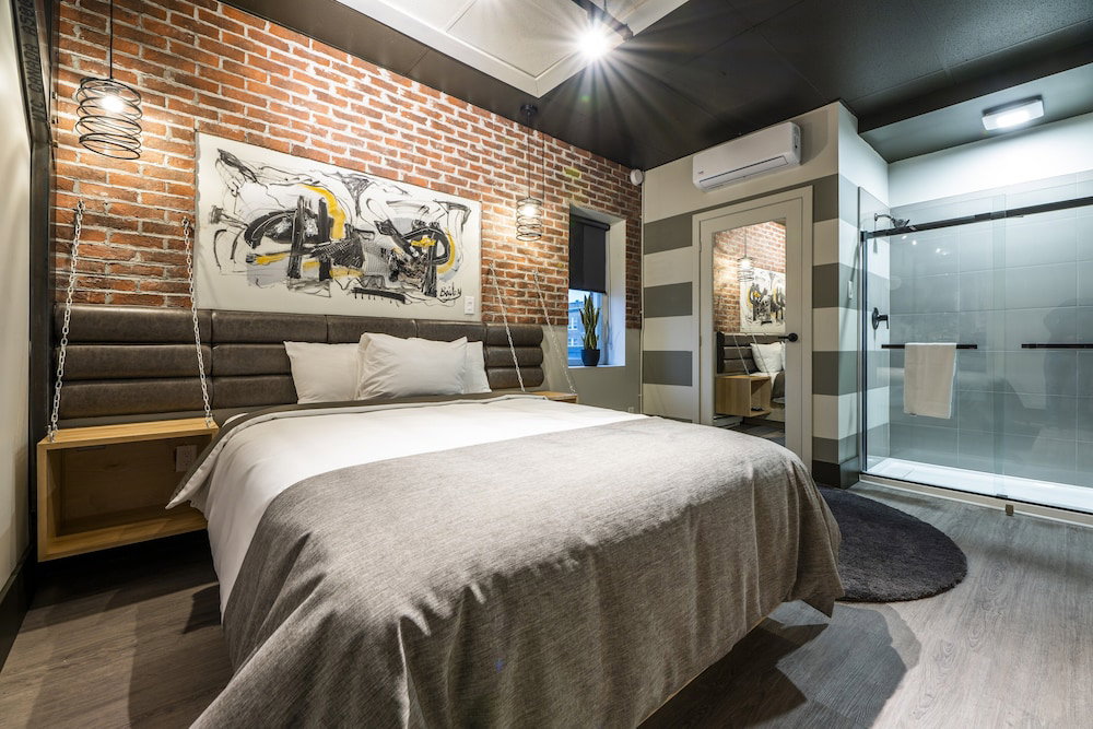 Hotel La Suite Hotel