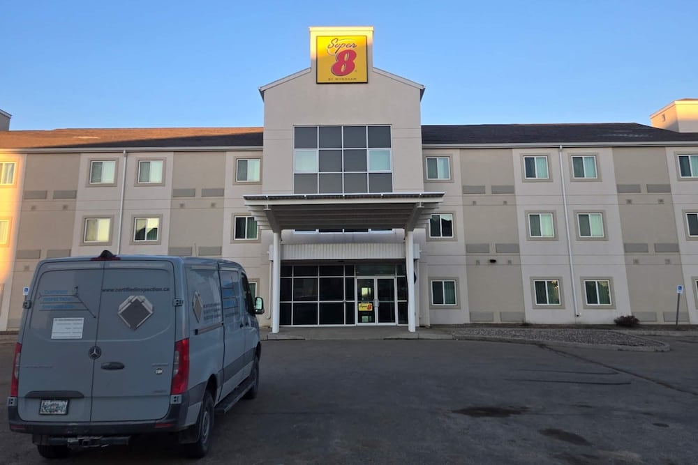 Hotel Super 8 By Wyndham Estevan