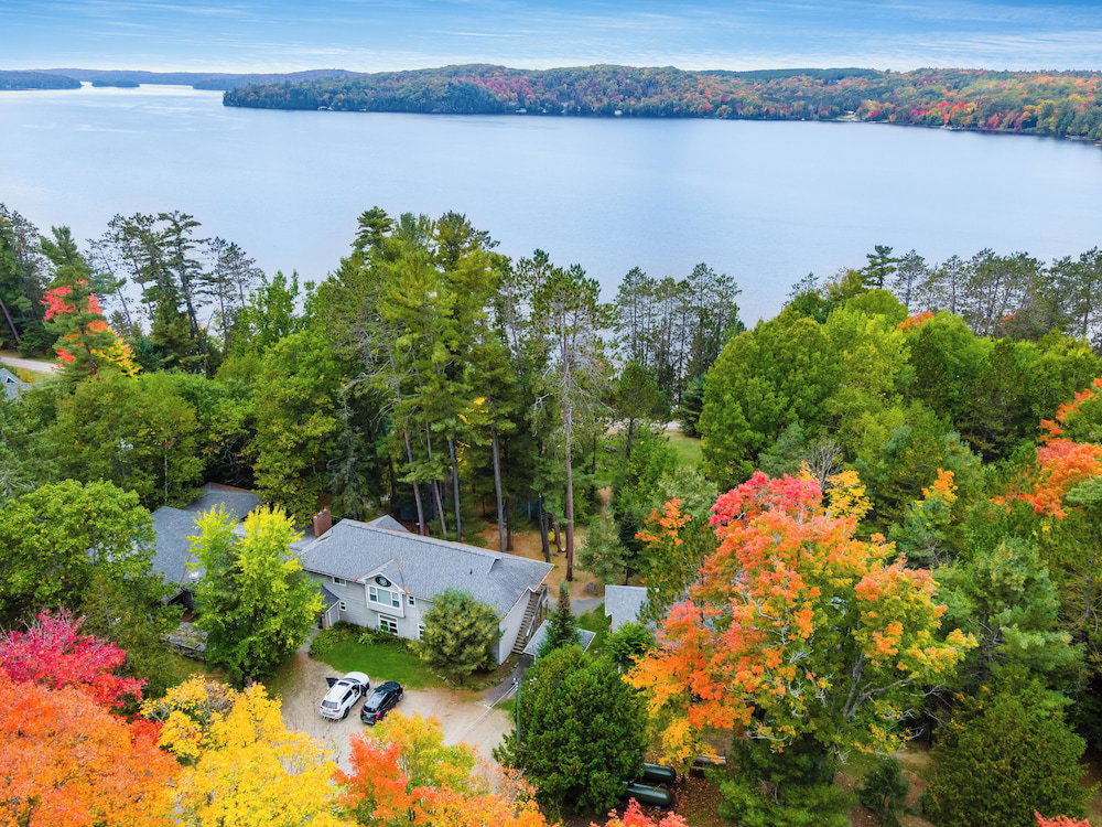 Hotel Muskoka Waterfront Retreat