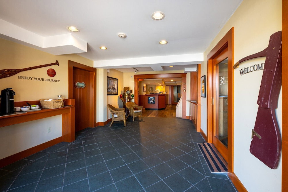 Hotel Sidney Waterfront Inn & Suites