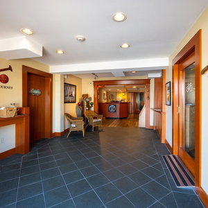 Hotel Sidney Waterfront Inn & Suites cazare North Saanich