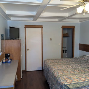 Hotel Wagon Wheel Motel cazare Killam