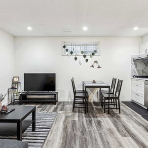 Hotel Charming Basement Suite With Parking & Laundry cazare Heritage Pointe