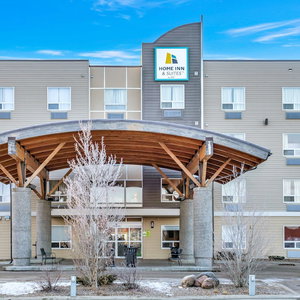 Hotel Home Inn And Suites Lloydminster cazare Lloydminster