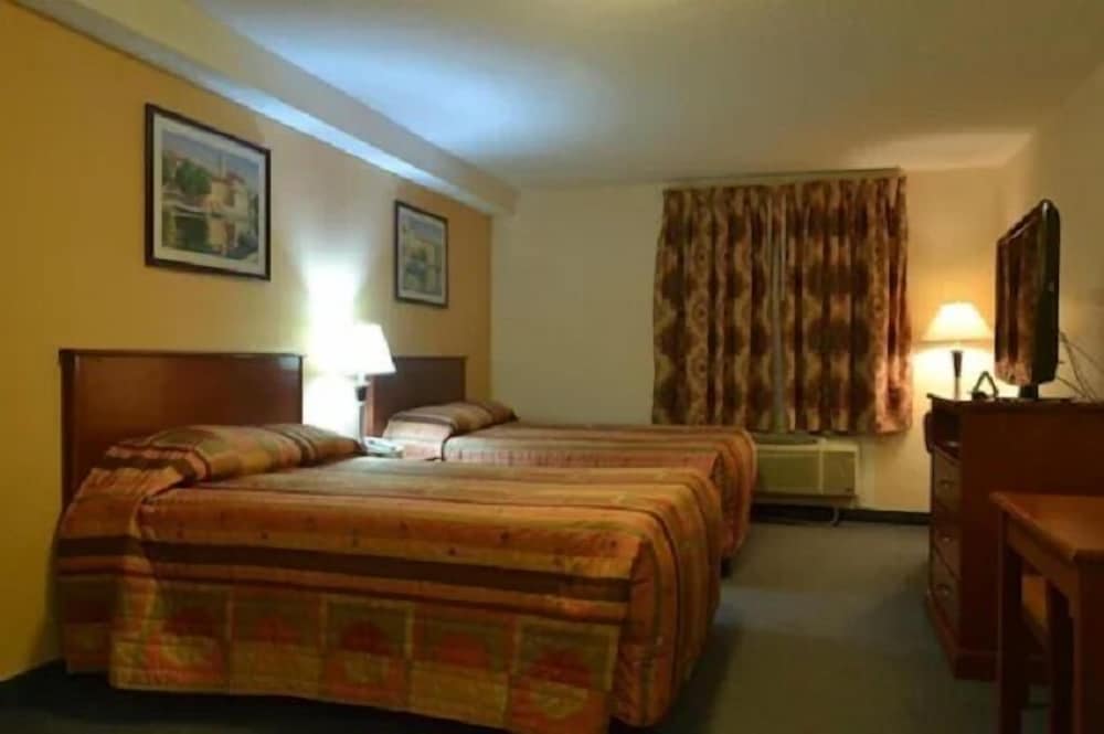 Hotel Aurora Park Inn & Suites