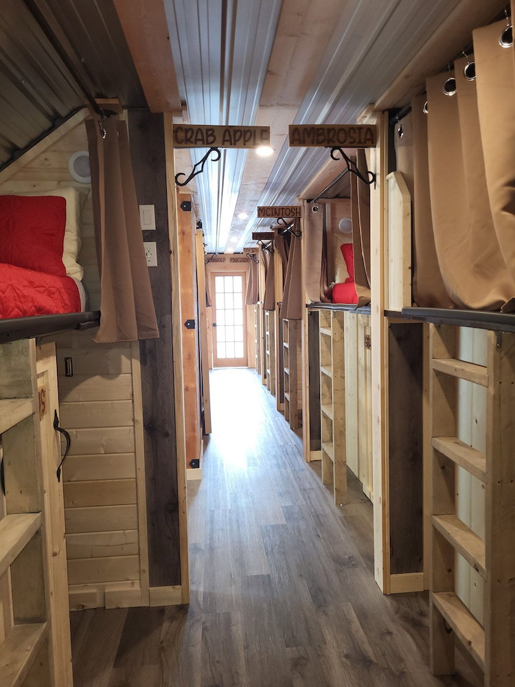 Hotel The Orchard Hostel Private Bunks