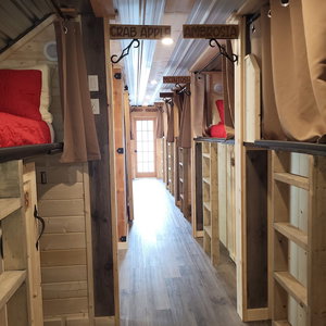 Hotel The Orchard Hostel Private Bunks cazare Invermere