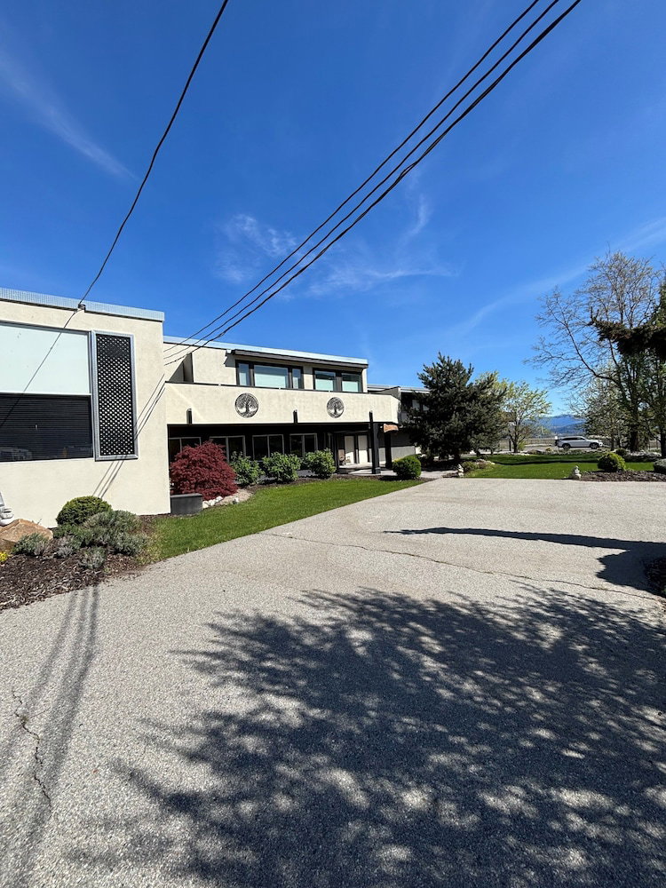 Hotel Skaha Lake Airport Inn & Suites
