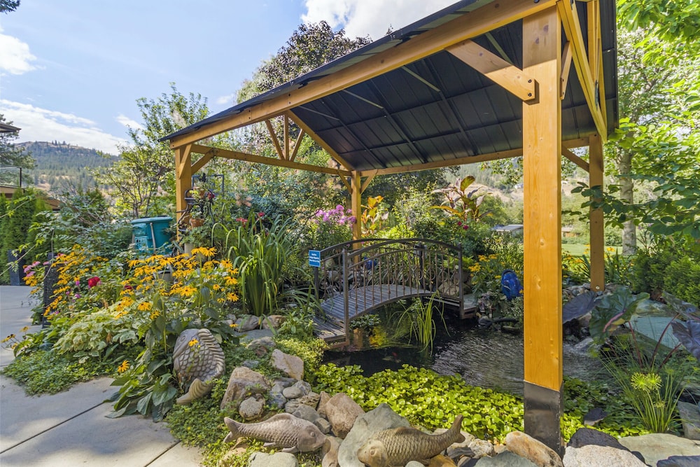 Hotel Rayleigh River Retreat - Garden Oasis