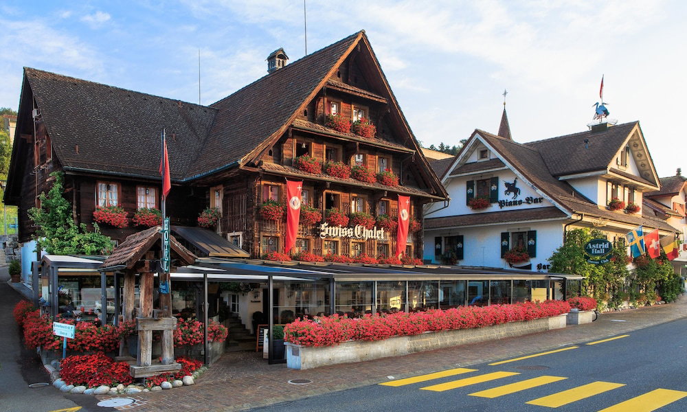 Hotel Swiss-Chalet Merlischachen - Historik Chalet-Hotel Lodge