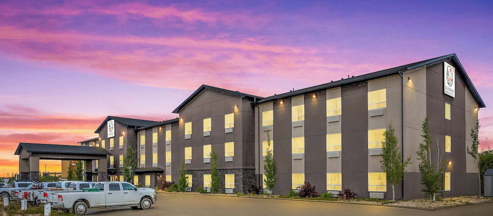 Hotel Duvernay Inn & Suites