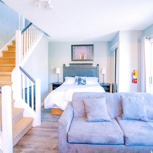 Hotel Gorgeous Loft In Heart Of Blue Mountain cazare Collingwood