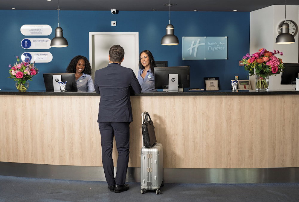 Hotel Holiday Inn Express Geneva Airport By Ihg