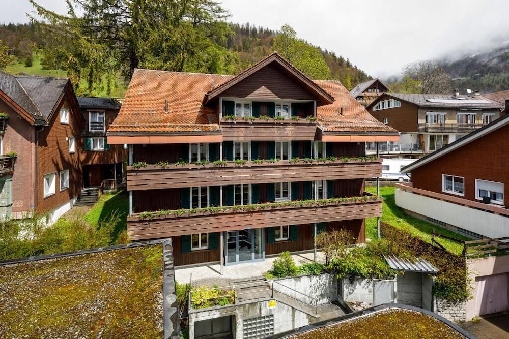 Hotel Hirschen Guesthouse - Village Hotel