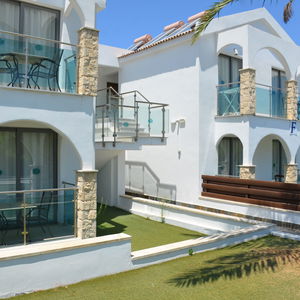 Hotel Latchi Escape Hotel & Suites cazare Neo Chorio
