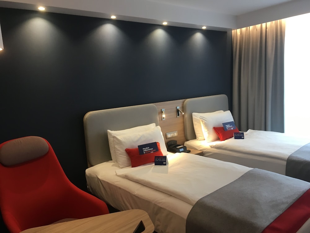 Hotel Holiday Inn Express Zurich Airport By Ihg
