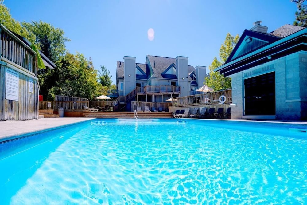 Hotel Loft With A View Of Blue