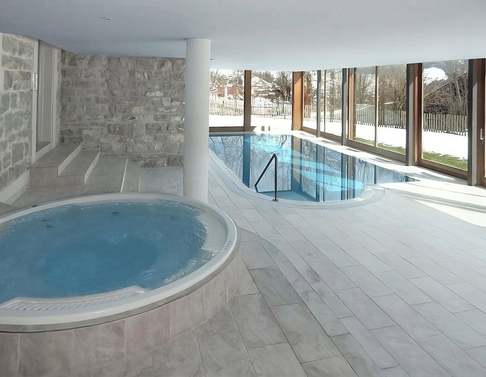 Hotel Luxury Apartment, Panoramic Mountain Views, 5 Star Spa Facilities - 4 Bedroom