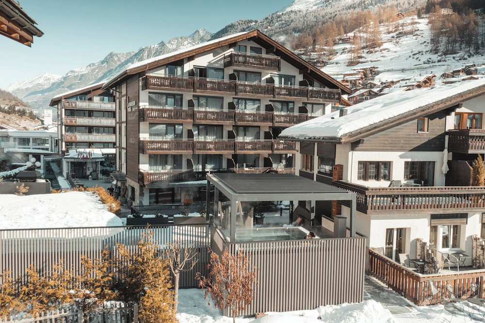 Hotel Zermatt Budget Rooms At Alpen Resort, Spa & Dining