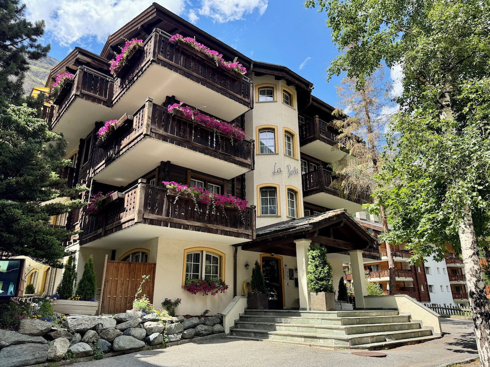 Hotel Laperle Apartments & Spa Access At Alpen Resort