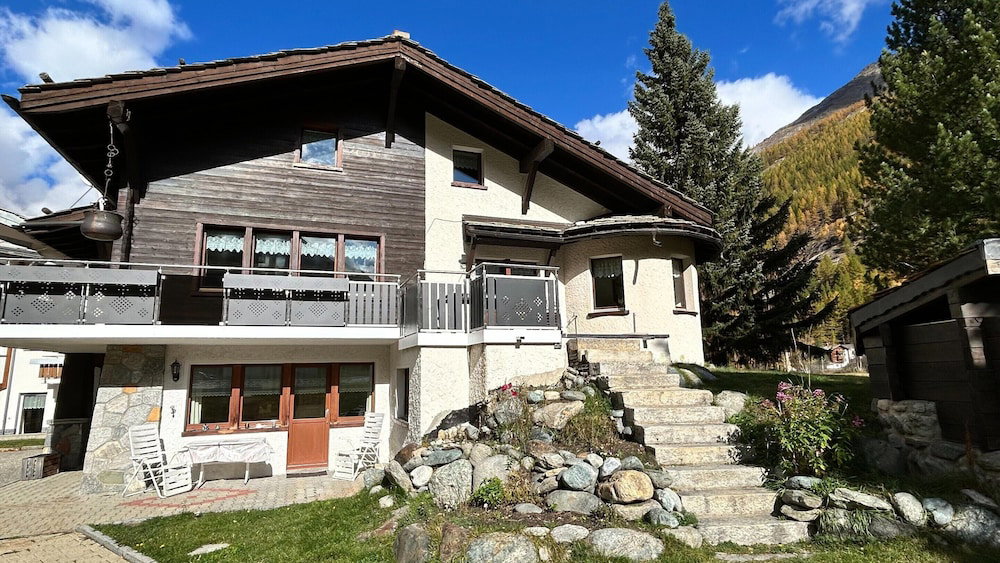 Hotel Chalet In Saas Fee Near Ski Slopes