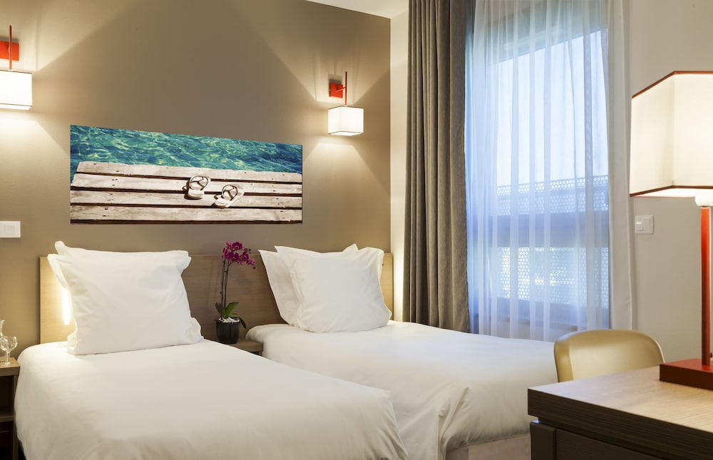 Hotel Nehô Suites Porte De Genève - Gare Annemasse