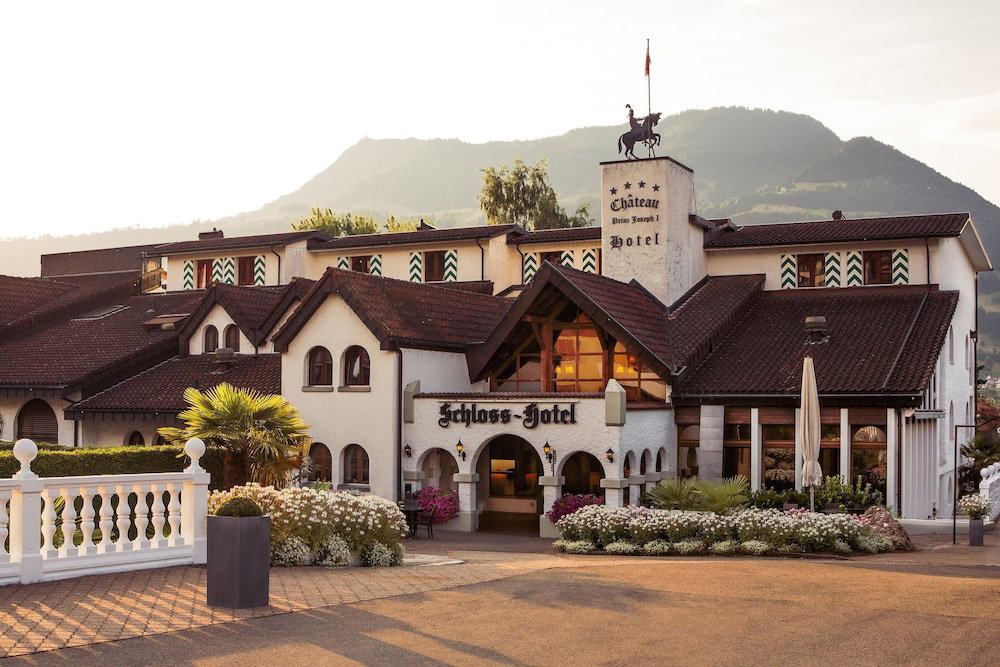 Hotel Swiss-Chalet Merlischachen - Romantik Schloss-Hotel Am See